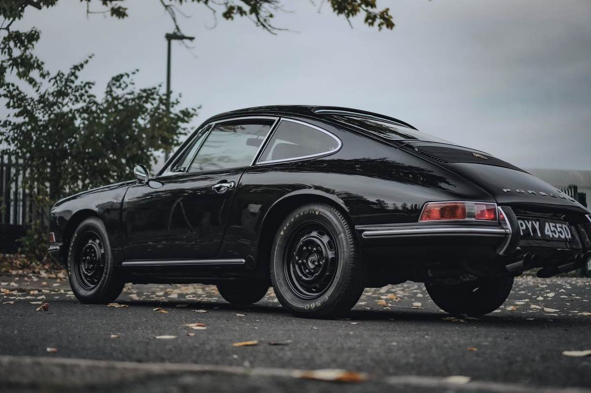 Classic Porsche in humidity controlled indoor storage, serving Hertfordshire owners